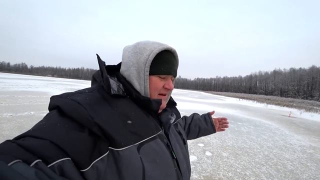 ОЗЕРО В ЛЕСУ С ТРОФЕЙНЫМИ ЩУКАМИ,ЗИМНЯЯ РЫБАЛКА,fishing,bushcraft,camping.