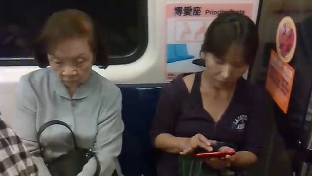 捷運上的佔位者 смотреть онлайн