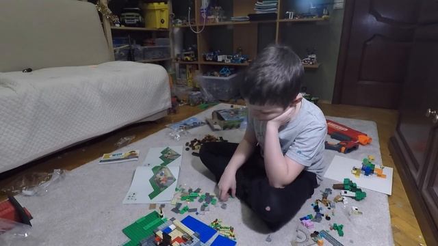 Собираю LEGO Minecraft 21161 Дом смотреть онлайн