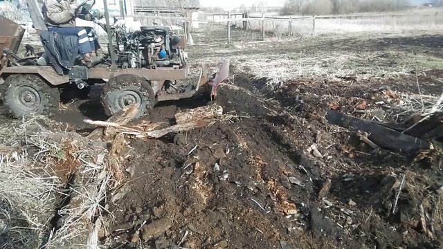 Планировка участка самодельным отвалом на самодельном минитракторе! смотреть онлайн