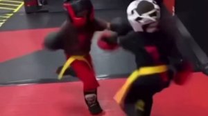 Хасбик против Абдурозика полный БОЙ. Хасбик в красном шлеме, Абдурозик в белом.