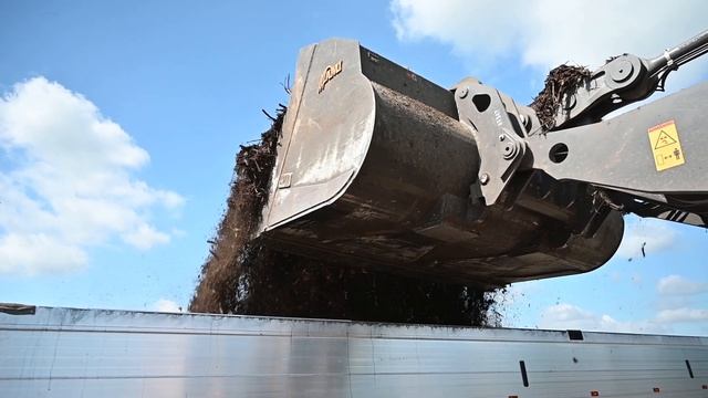 AMI Light Material Bucket - On Location смотреть онлайн