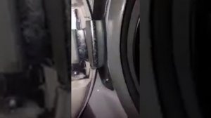 Провисла дверца в стиральной машине Indesit. Что делать?
