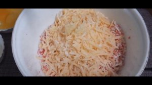 ОЛАДЬИ С КРАБОВЫМИ ПАЛОЧКАМИ И СЫРОМ.