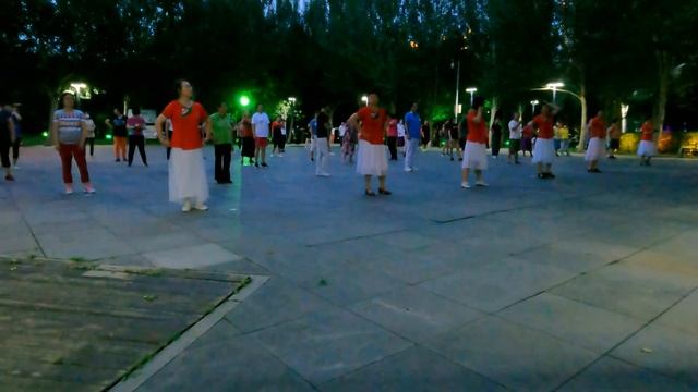 Очередная велопрогулка по Шэньяну, Китай. Танцы в парке. Часть 2 смотреть онлайн