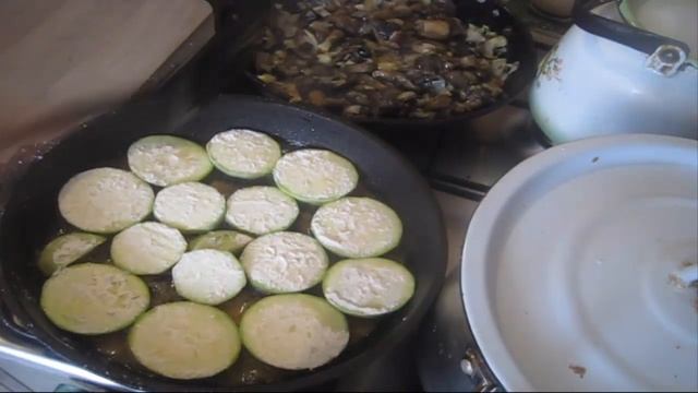 Запеканка кабачки с грибами под сырно сметанным соусом смотреть онлайн