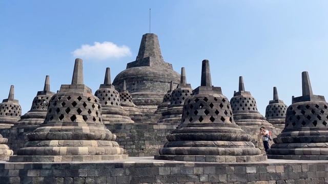Borobudur and Prambanan - Ancient temples of central Java, Indonesia смотреть онлайн