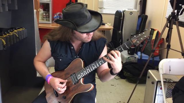 Bloodstock 2016 play through of a Swinglehurst Tele by Howie Jarrett смотреть онлайн
