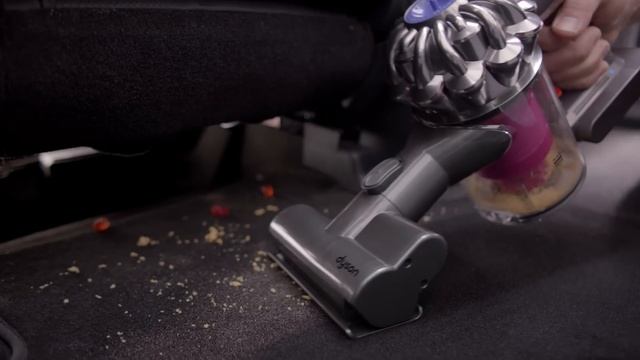 Summer CARnage? Dyson V6 has you covered смотреть онлайн