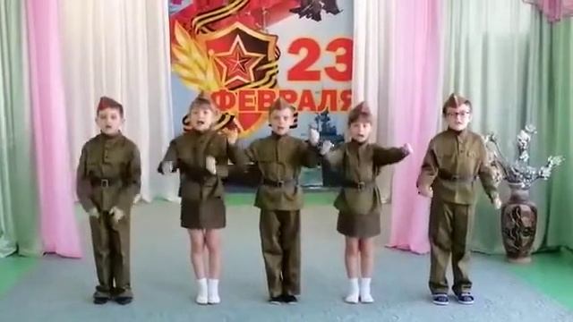 Воспитанники подготовительной группы"Сказка"исполнили песню "Принимаю я парад" смотреть онлайн
