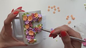 Кружка с буквами _ Легкие цветы из полимерной глины _ Кружка из полимерной глины для начинающих