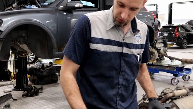 Volvo C30, S40, V50 and C70 Intercooler Installation (JWRacing) смотреть онлайн
