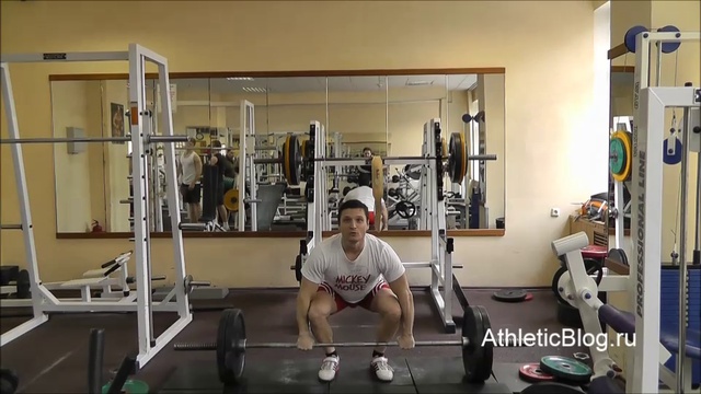 Спортивная тренировка в тренажерном зале