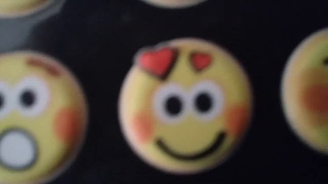 Наклейки-Смайлики смотреть онлайн