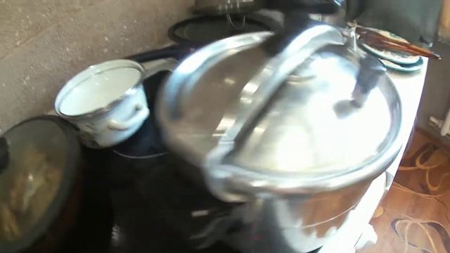 ВАРИМ ТУШЁНКУ И КОНСЕРВУ ИЗ СКУМБРИИ В СКОРОВАРКЕ. смотреть онлайн