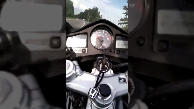 Закрепил телефон на мотоцикле VFR800 смотреть онлайн