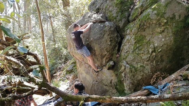 Just One Fix (V7) - Camels Hump Bouldering смотреть онлайн