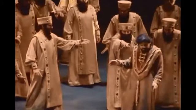 'Che si vuol, chi mai ci chiama' Nabucco Verdi смотреть онлайн