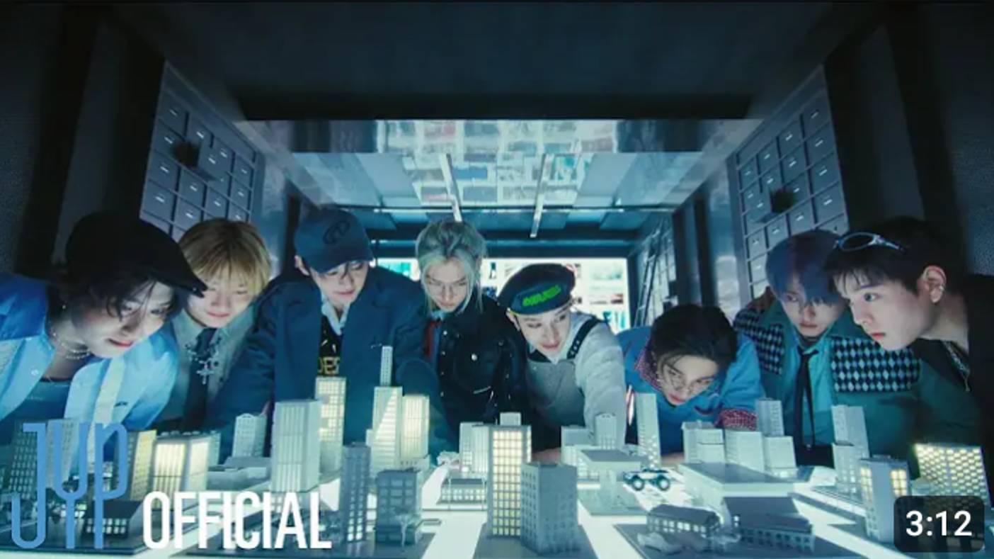 Straykids Mountains M/V