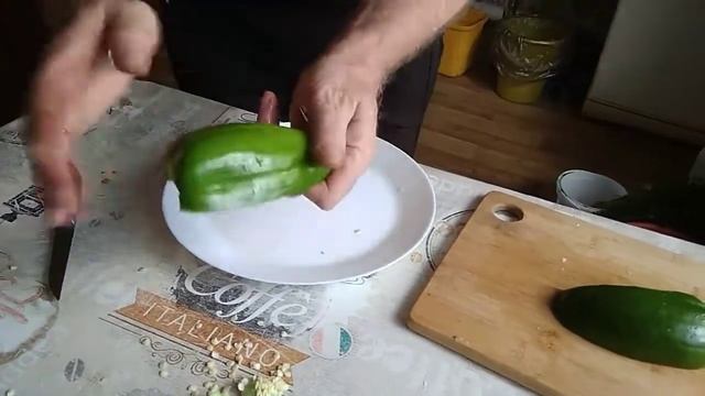 Суп из свежих овощей. Готовит муж.