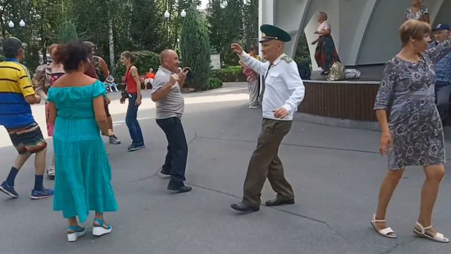 Ой, Смереко... 💃🌹Счастливые минуты в парке Горького 💃🌹Харьков Лето 2021 смотреть онлайн