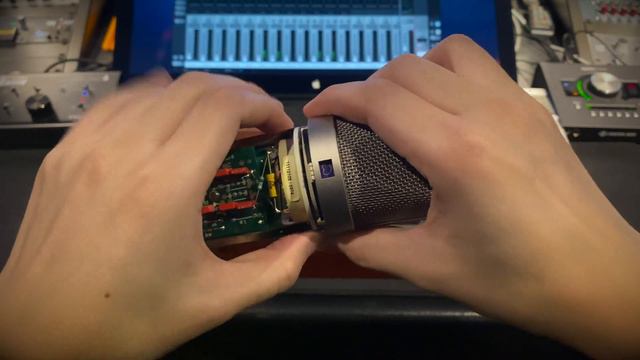 【ASMR】 - Touch my｜Neumann U87 Ai｜(no talking) смотреть онлайн
