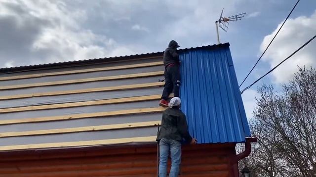 Как покрыть крышу металлопрофилем качественно и без лишних затрат? смотреть онлайн