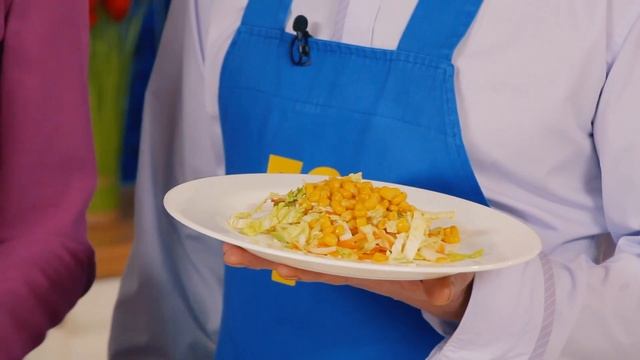 Готовим салат из пекинской капусты с кукурузой смотреть онлайн