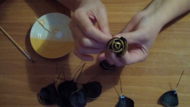 Кожа. Роза с лепестками с золотыми краями. Ч2. О.Канунникова