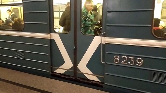 Вагон 81-714.5 (ЛВЗ) N-8239 на станции Тверская смотреть онлайн