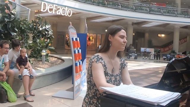 Фортепиано в ТЦ Столица смотреть онлайн