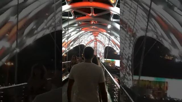 Знаменитый стеклянный мост в Грузии Тбилиси смотреть онлайн