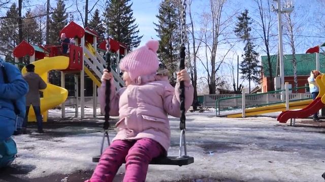 СНЕГ - ЭТО ЛАВА ИЛИ ГОЛОВОКРУЖИТЕЛЬНЫЕ ПРИКЛЮЧЕНИЯ ЕВЫ НА ДЕТСКОЙ ПЛОЩАДКЕ. смотреть онлайн