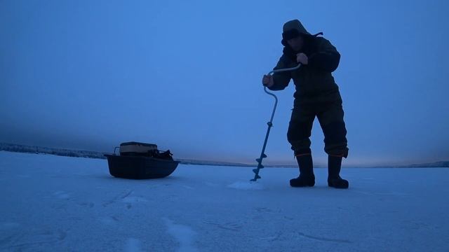 как сделать большую лунку малым ледобуром. смотреть онлайн