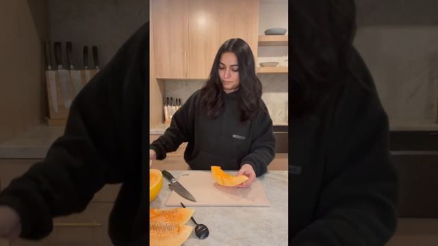 Peeling an Orange Candy Melon PART 2: Persian Fruit Peeler смотреть онлайн