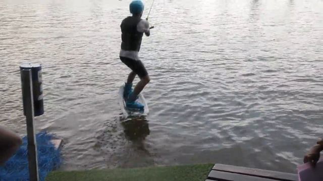 How To Wakeboard: First Day In Cable Park. Первый день на вейке на кольце. Wakeboard Tutorial.
