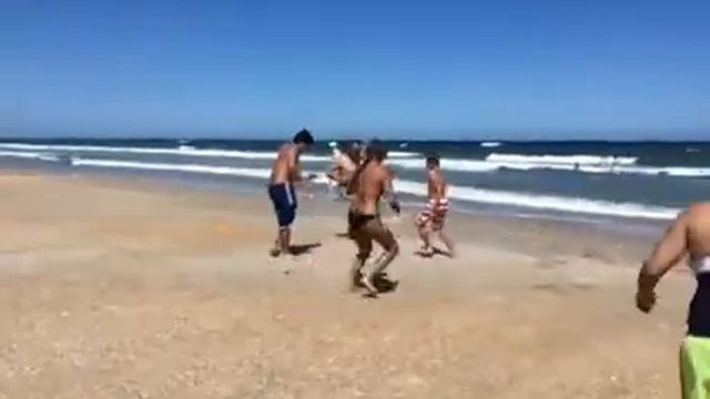 Family soccer game at the beach смотреть онлайн