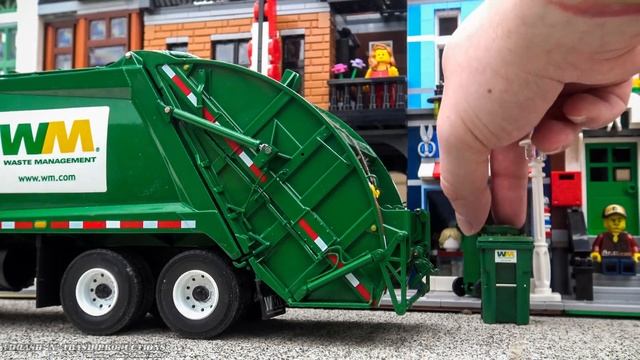 First Gear Freightliner M2 - McNeilus Rear Load Garbage Truck смотреть онлайн