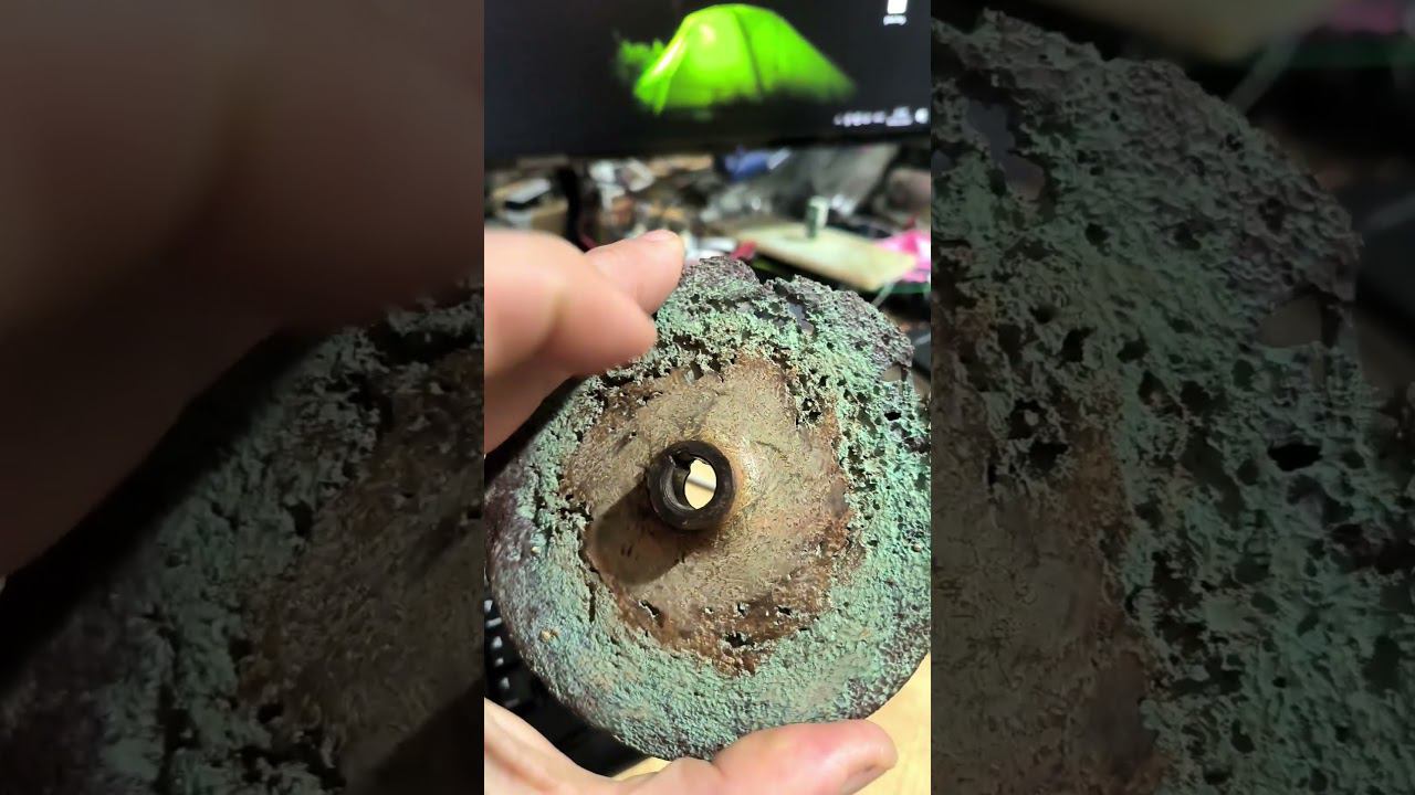 Крыльчатка насоса после морской воды под восстановление.