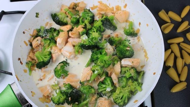 Самый вкусный рецепт пасты ( Маккарон ) по итальянски c лососем и брокколи в сливочном соусе смотреть онлайн