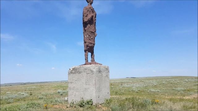 Памятник Велимиру Хлебникову смотреть онлайн