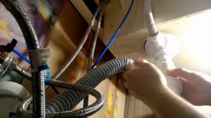 Что делать если воняет из раковины на кухне? Снимаем, чистим и устанавливаем сифон своими руками.