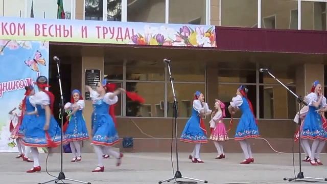 1 мая 2016 в Крымске. Танец "Россияночки", коллектив "Кубанушка" смотреть онлайн