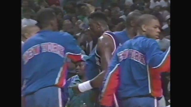 Patrick Ewing Dunks on Alonzo Mourning (1993 Playoffs) смотреть онлайн