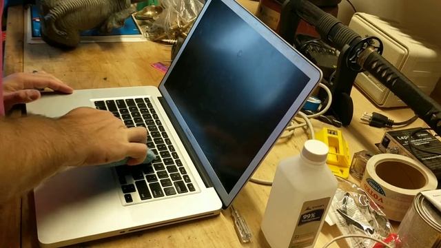 Macbook A1286 Refurbish Series - Part 2 Cleaning смотреть онлайн