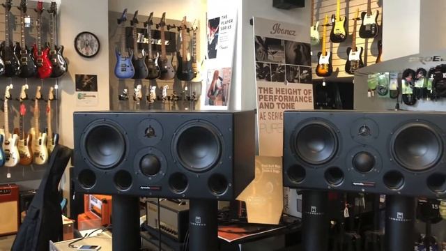 Dynaudio M2 Three-Way Midfield Monitors смотреть онлайн
