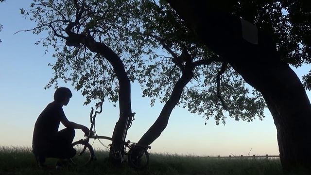 ブロンプトン【折りたたみ自転車】で行く　バックパック　ソロキャンプ смотреть онлайн