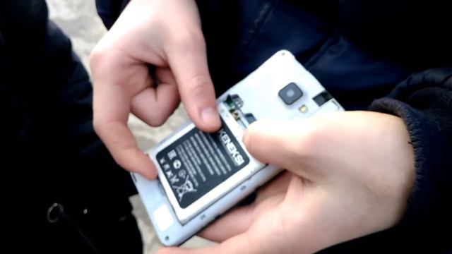 ЭКСПЕРИМЕНТ: КАК ДОЛГО ПРОДЕРЖИТЬСЯ ТЕЛЕФОН СЯВЫ! смотреть онлайн