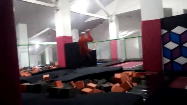 Монах Костя Каскадёр двойной сальто с высотным падением на спину!3/4второго сальто передки!Красная смотреть онлайн