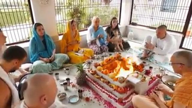 12 мая 2019, Вриндаван. Агнихотра ягья. Инициация Камалакши д.д. Посвящение в ученики. смотреть онлайн